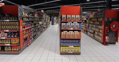 « Même si c'est dur, je le referai sans hésiter » : ils racontent leur job d'été en grande distribution