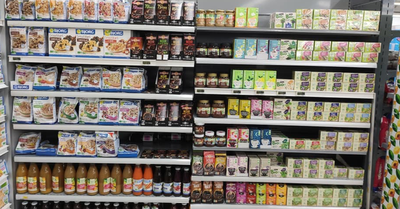 Face à la baisse des ventes des produits bio, les magasins n'ont pas d'autre choix que de s'adapter