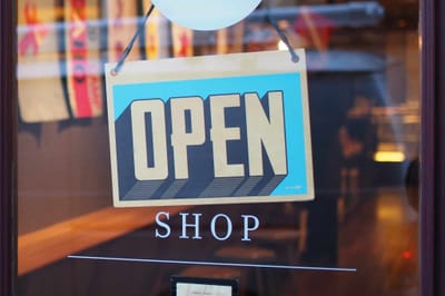 "Bonjour, le magasin est-il ouvert jusqu'à la fermeture ?"