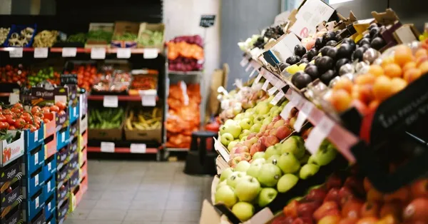 Comment la grande distribution digitalise ses relations avec les producteurs locaux