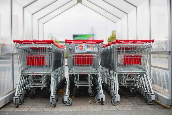 Les sites d'offres d'emploi en grande distribution : lesquels sont les plus fiables et efficaces ?