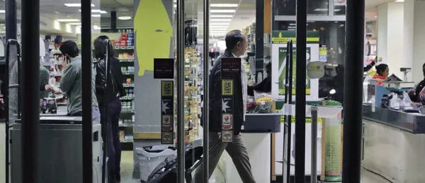 Les commerces alimentaires vont-ils pouvoir ouvrir après 21h ? Pour la loi c'est NON !