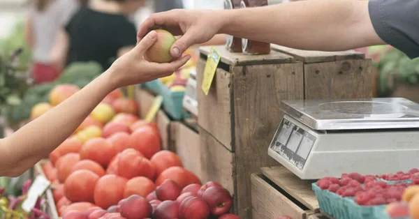 Le coronavirus transforme (déjà) la façon dont les Français vont consommer demain
